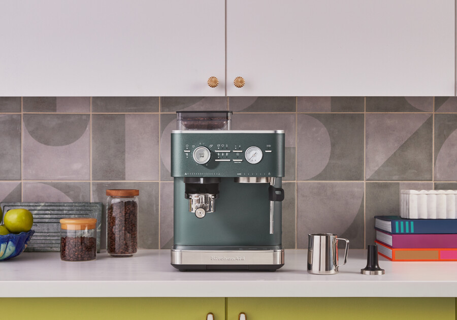 halbautomatische espressomaschine mit kegelmahlwerk